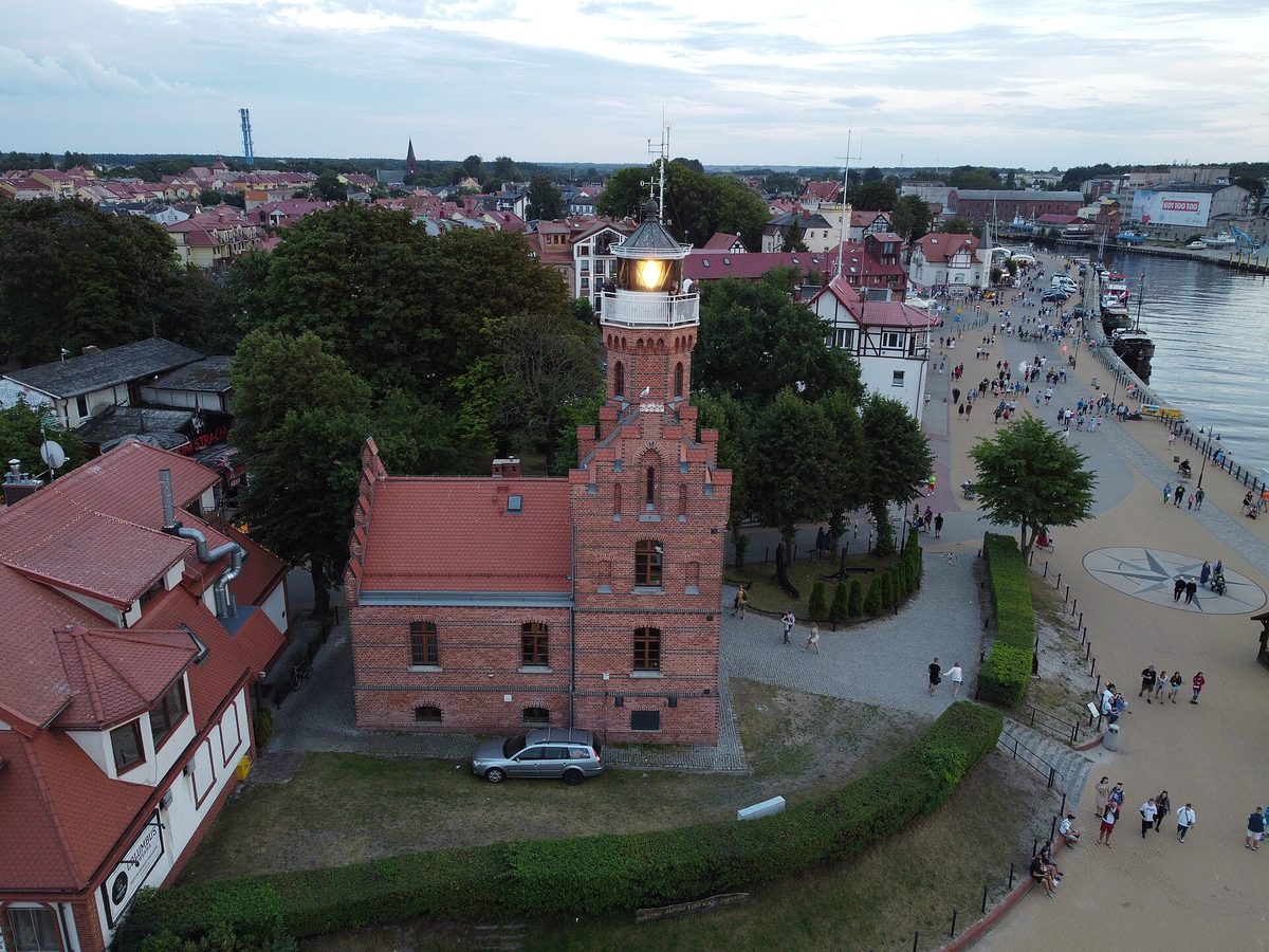 Ustka z psem — plaże, noclegi i zasady 2026